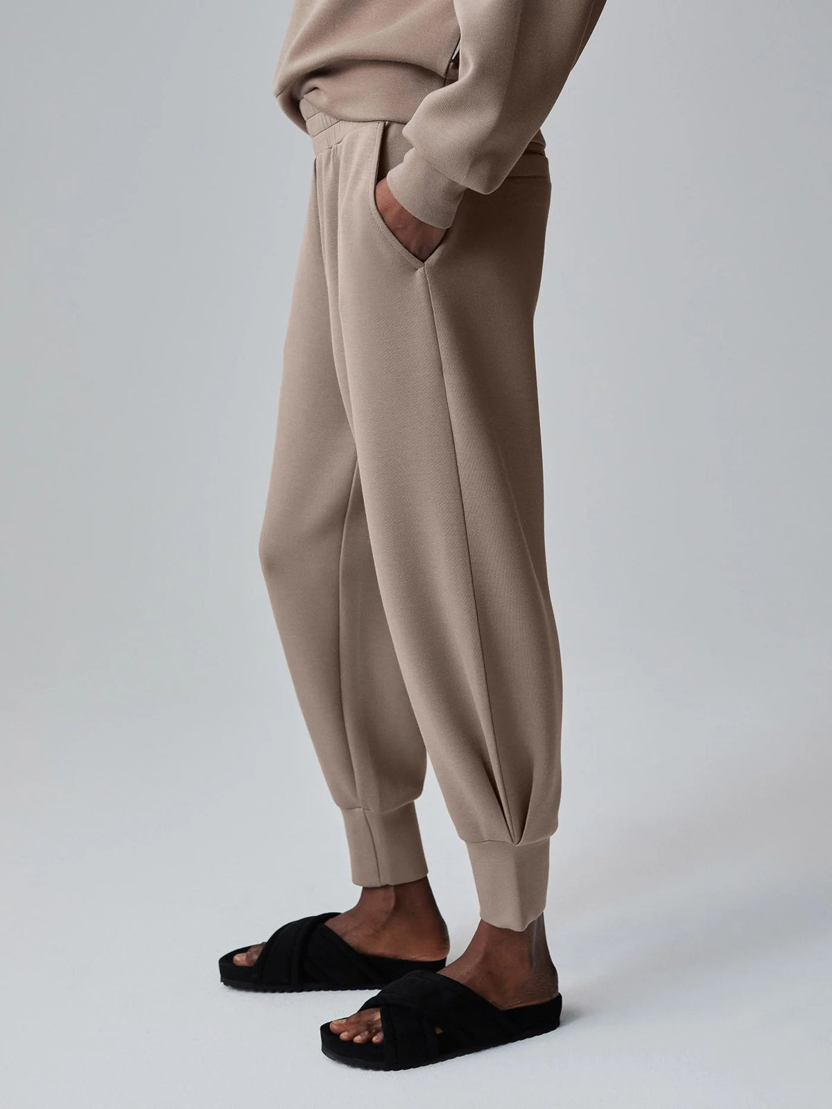 The Relaxed Pant 25